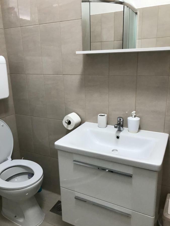 Apartman Mirjana With Terrace And Free Parking Donji Okrug  Kültér fotó