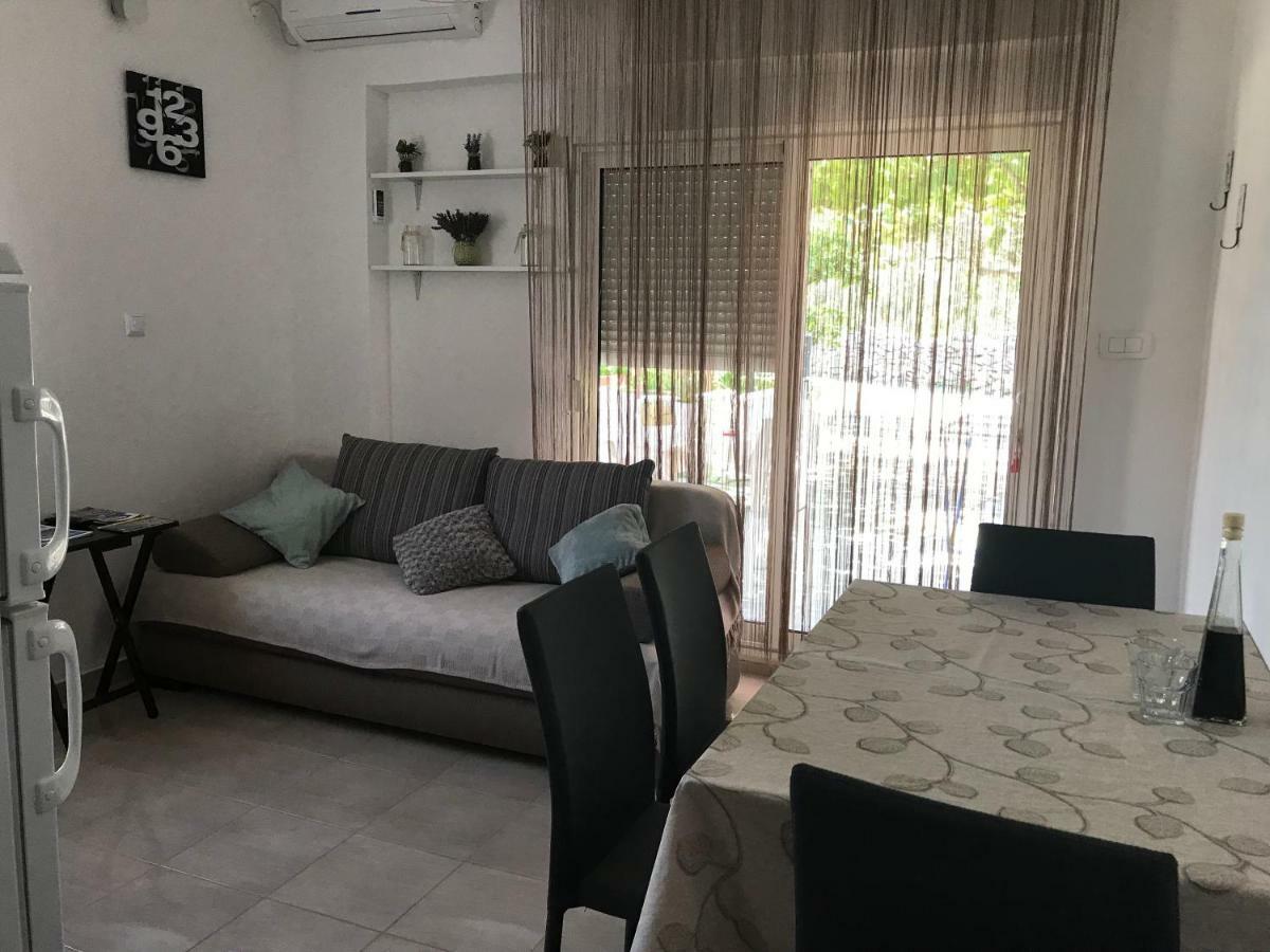 Apartman Mirjana With Terrace And Free Parking Donji Okrug  Kültér fotó