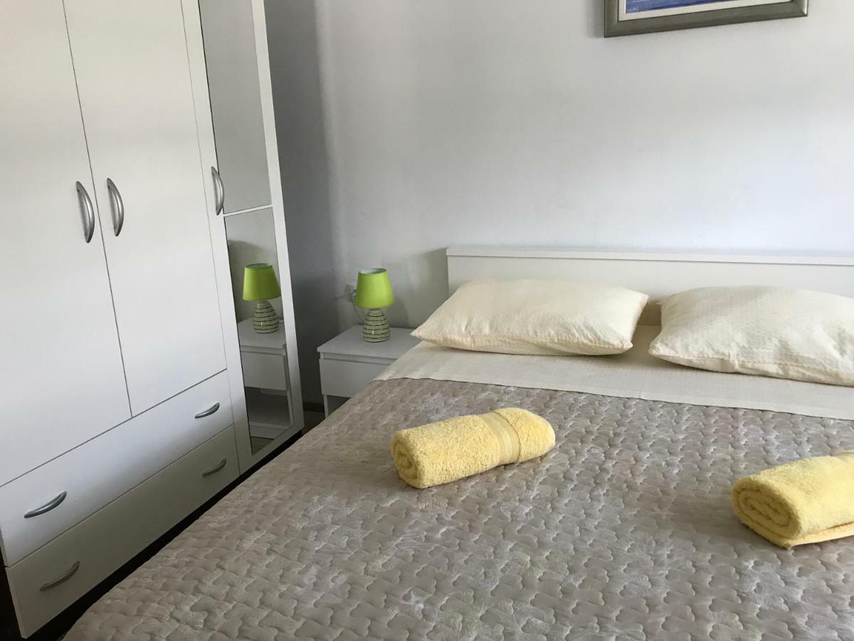 Apartman Mirjana With Terrace And Free Parking Donji Okrug  Kültér fotó