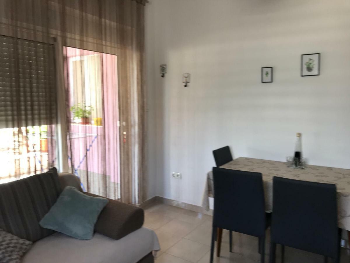 Apartman Mirjana With Terrace And Free Parking Donji Okrug  Kültér fotó